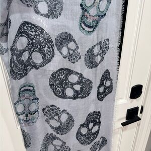 Super cozy, soft wrap